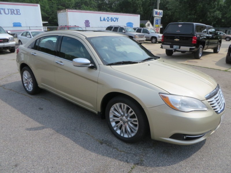 CHRYSLER in great condition 2011 CHRYSLER 200 LIMITED All vehicles subject to prior sale. We reserve the righ ROCHESTER, NH