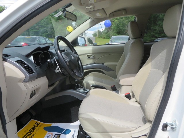 used MITSUBISHI OUTLANDER 2010 MITSUBISHI OUTLANDER SE