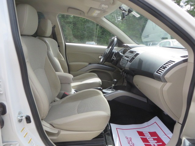 low mileage MITSUBISHI 2010 MITSUBISHI OUTLANDER SE