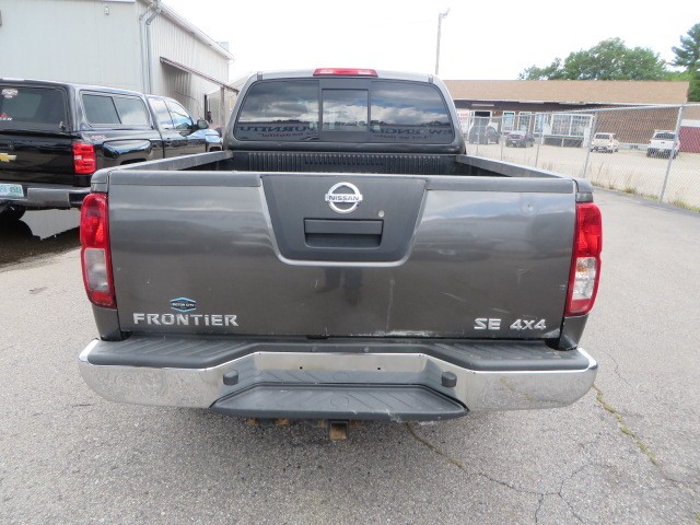 very clean NISSAN FRONTIER 2009 NISSAN FRONTIER KING CAB SE