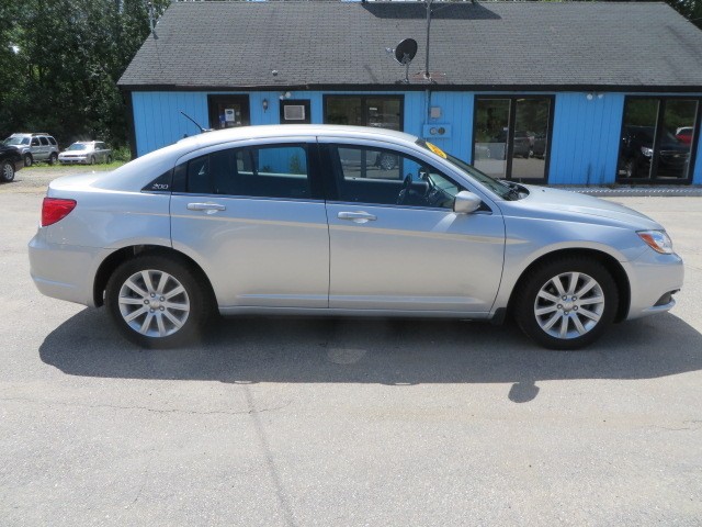 pre owned CHRYSLER 200 2012 CHRYSLER 200 TOURING